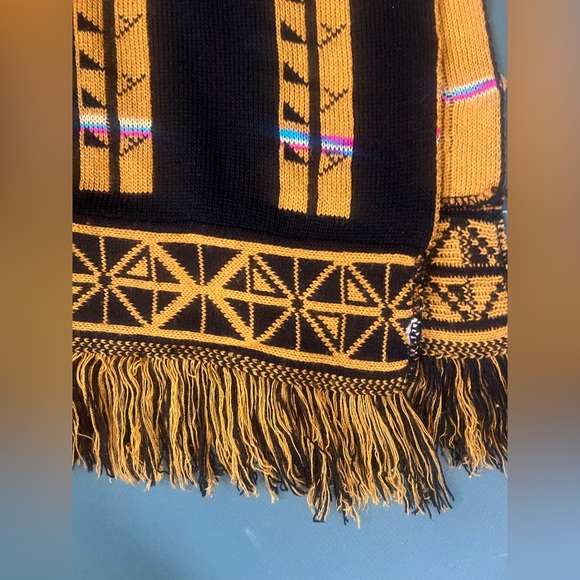 Mexican woven poncho - Picture 2 of 5